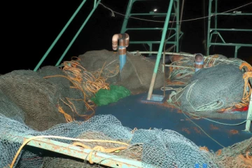 தமிழக மீனவர்கள் 10 பேரை கைது செய்த இலங்கை கடற்படை