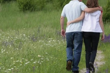 கணவரை பிரிந்து மாமனாருடன் குடும்பம் நடத்தும் மருமகள்!