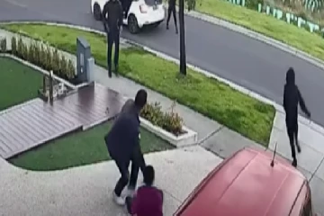 அவுஸ்திரேலியாவில் இலங்கை குடும்பத்தின் மீது கொடூர தாக்குதல்! சிசிடிவி கமராவில் பதிவான காட்சி