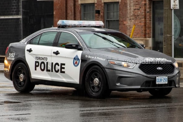 றொரன்டோ பொலிஸார் மக்களுக்கு விடுத்துள்ள எச்சரிக்கை | Angerous Toronto Police Called To Downtown