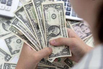 අද ඩොලරයට ලැබුණ විශේෂ වටිනාකම. (PHOTO)