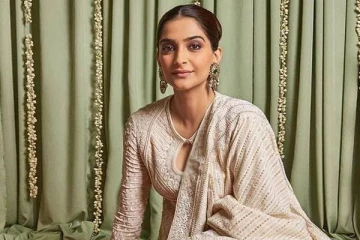 பாலிவுட் நடிகையான சோனம் கபூர் வீட்டில் பல கோடி மதிப்பிலான நகை, பணம் கொள்ளை !