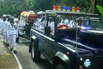 සෝ සුසුම් මැද යාත්‍රා අනතුරින් අතුරුදන් වූ නාවික හමුදා නිලධාරියා අවසන් ගමන් යයි