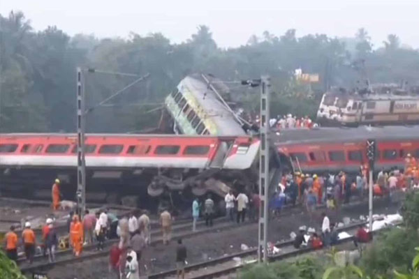 கொல்கத்தா விபத்தில் பலி எண்ணிக்கை தொடர்ந்து அதிகரிப்பு | Kolkata Accident Death Toll Continues To Rise