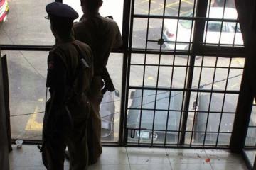 கொழும்பின் புறநகர் பகுதியில் வீடொன்றுக்குள் புகுந்து கொள்ளையன் அட்டகாசம்