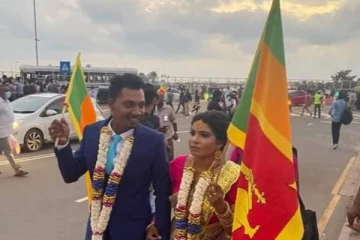 திருமண பந்தத்தில் இணைந்த கையோடு போராட்டத்தில் ஈடுபட்ட தம்பதி!