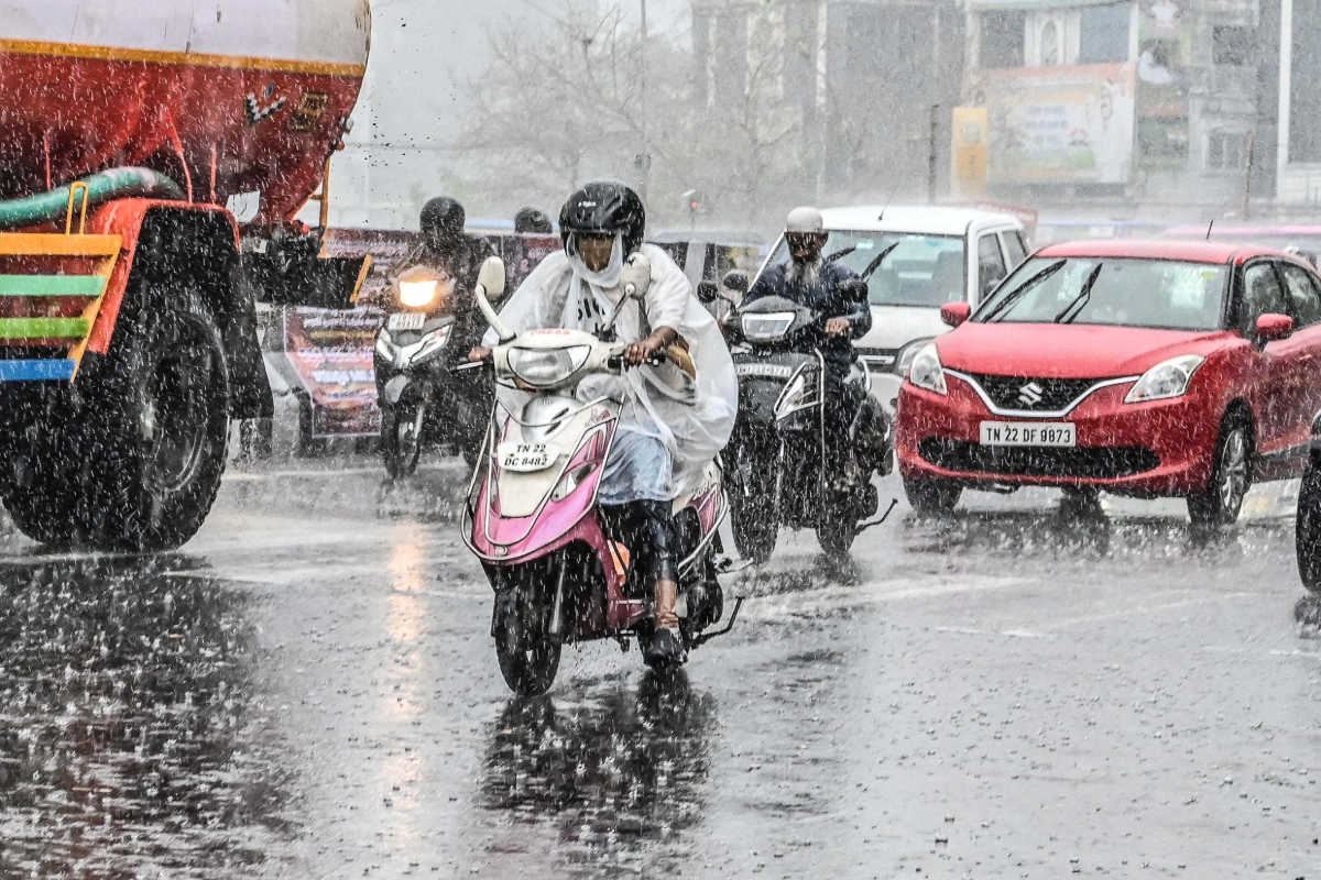 வளிமண்டலத்தில் நிலவும் காற்றழுத்த தாழ்வுப் பாதை.., தமிழகத்தில் எங்கெல்லாம் மழை? | Rain Expected In Tamil Nadu Today