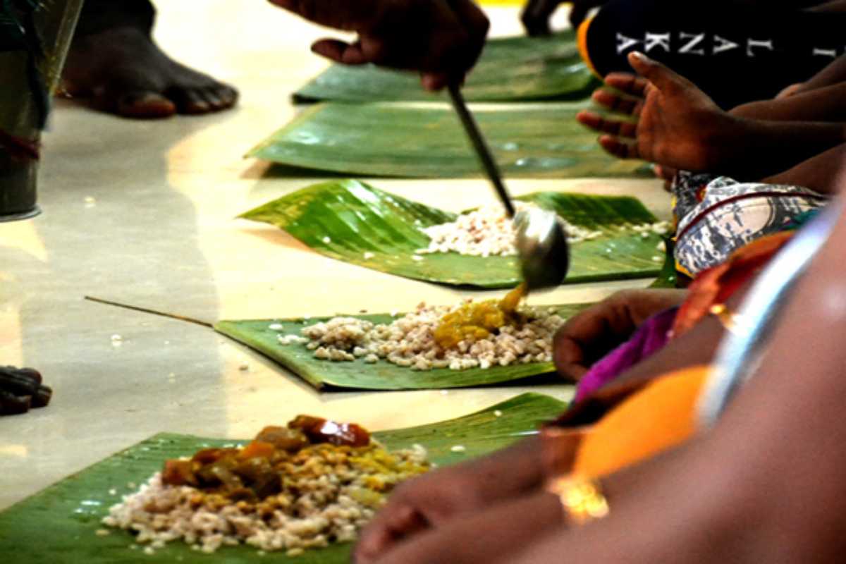 மட்டக்களப்பில் ஆலயத்தில் வாள்வெட்டுத்தாக்குதல் : பெண்கள் உட்பட நால்வர் படுகாயம் | Four People Injured In Sword Attack Batti Temple மட்டக்களப்பில் ஆலயத்தில் வாள்வெட்டுத்தாக்குதல் : பெண்கள் உட்பட நால்வர் படுகாயம் | Four People Injured In Sword Attack Batti Temple