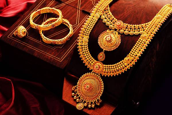 நாட்டில் மீண்டும் உச்சம் தொட்ட தங்க விலை...! வாங்கவுள்ளோருக்கு அதிர்ச்சி | Sri Lanka Gold Price Usd Reduced World Market