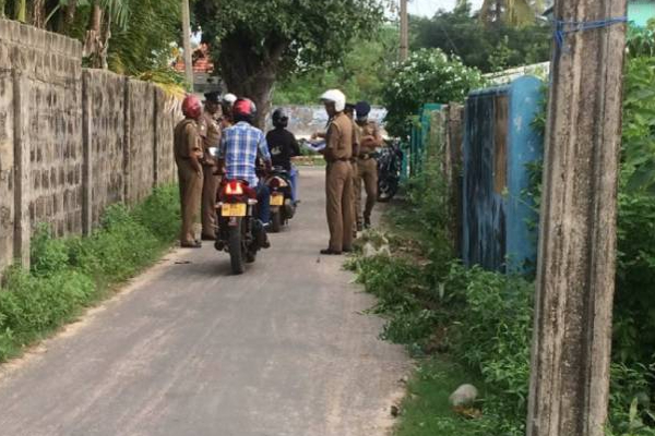 திருகோணமலையில் அரங்கேறிய கொடூர சம்பவம்: மூவர் வைத்தியசாலையில் | Trincomalee Sword Attack Three Persons Hospital