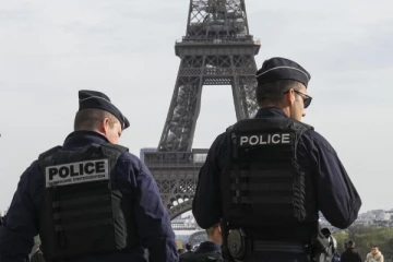 10 மில்லியன் மதிப்புடைய பொருட்களை திருடி கால்சட்டைக்குள் மறைத்துவைத்திருந்த வெளிநாட்டவர்கள்