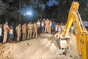 தூங்கிக் கொண்டிருந்தவர்கள் மேல் கவிழ்ந்த லொறி! ஒரே குடும்பத்தைச் சேர்ந்த 8 பேர் பரிதாப மரணம்