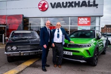 75 ஆண்டுகளாக ஒரே நிறுவனத்தில் பணியாற்றிய 90 வயது தாத்தா - நினைவு பரிசாக கம்பெனி கொடுத்த பரிசு!