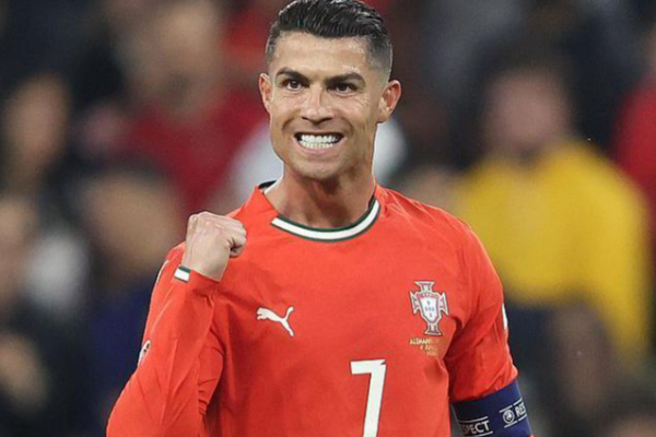 40 வயதிலும் பை சைக்கிள் கோல் அடித்த ரொனால்டோ - மிரண்ட ரசிகர்கள் | Ronaldo Bicycle Kick Goal In Saudi Pro League 40 வயதிலும் பை சைக்கிள் கோல் அடித்த ரொனால்டோ - மிரண்ட ரசிகர்கள் | Ronaldo Bicycle Kick Goal In Saudi Pro League