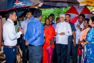 தீயினால் சேதமடைந்த பொத்குல் ரஜமகா விகாரை விடுதியைப் பார்வையிட்ட வடமேல் மாகாண ஆளுநர்