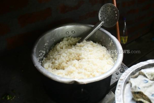 புத்தளத்தில் சமைத்துக்கொண்டிருந்த பெண்ணுக்கு நேர்ந்த சோகம்! | Woman Dies Due To Electric Shock In Puttalam
