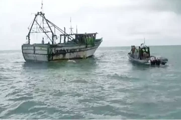 மன்னார் விடத்தல் தீவு கடற்பரப்பில் மீனவர் மீது தாக்குதல்