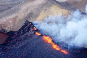 எரிமலை சீற்றத்தால் வீடு திரும்ப முடியாத மக்கள்