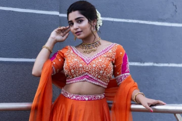 அழகிய உடையில் நவராத்திரி கொண்டாடிய நடிகை கௌரி கிஷன்