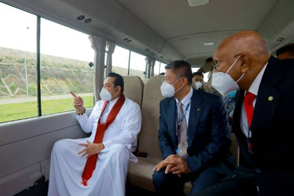 அம்பாந்தோட்டை துறைமுகத்திற்கு விஜயம் மேற்கொண்ட பிரதமர் | Prime Minister Visited The Port Of Hambantota