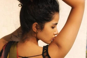 அந்த இடத்தில் டேட்டுவை காட்டி அப்படியொரு போஸ்!! தனுஷ் பட நடிகையின் புகைப்படம்..