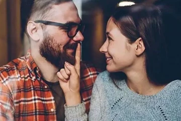 என்னது முத்தமிட்டால் சிறையா! எந்தெந்த நாட்ல தெரியுமா?