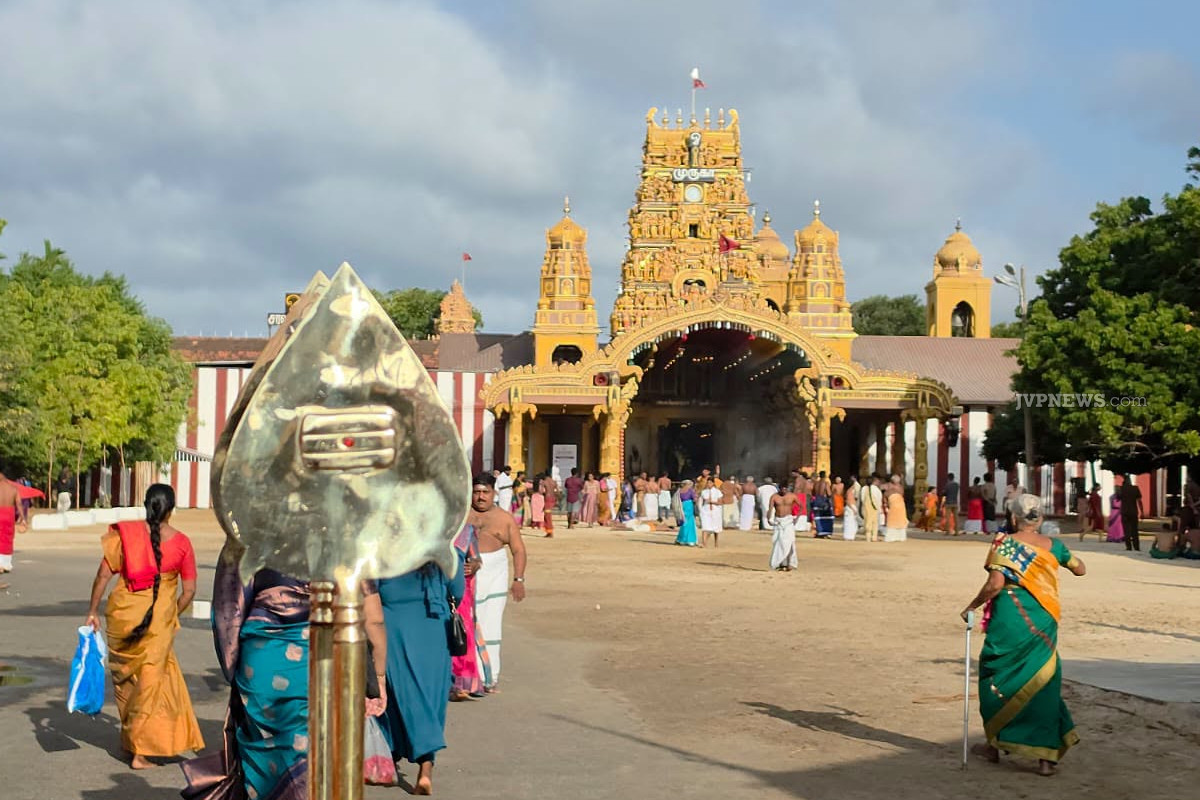 வரலாற்று பிரசித்தி பெற்ற யாழ்ப்பாணம் நல்லூர் கந்தன் கொடியேற்றம்; குவிந்த பக்தர்கள்! | Nallur Kandaswamy Temple In Jaffna Festival 2026 வரலாற்று பிரசித்தி பெற்ற யாழ்ப்பாணம் நல்லூர் கந்தன் கொடியேற்றம்; குவிந்த பக்தர்கள்! | Nallur Kandaswamy Temple In Jaffna Festival 2026
