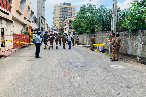 கொழும்பில் சற்றுமுன் துப்பாக்கிச்சூடு! (படங்கள்) | Gunfire In Sri Lanka Colombo Video கொழும்பில் சற்றுமுன் துப்பாக்கிச்சூடு! (படங்கள்) | Gunfire In Sri Lanka Colombo Video