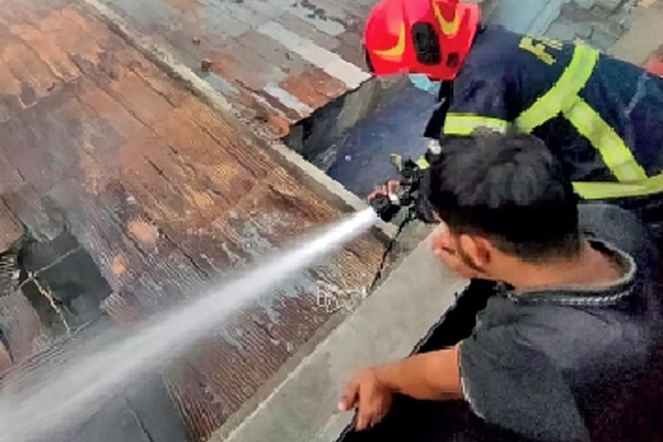 பங்களாதேச ஆயத்த ஆடை ஆலையில் தீ விபத்து ; 16 பேர் உயிரிழப்பு | Fire At Bangladesh Garment Factory Kills 16