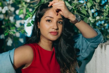 சொகுசு கார் வாங்கிய சீரியல் நடிகை சரண்யா! விலை இத்தனை கோடியா?