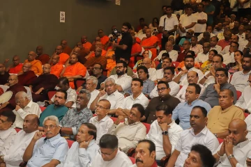 පාස්කු ප්‍රහාරයේ මහ මොළකරු සොයා ගිය කෘතියෙන් විපක්ෂය කැළඹෙයි - උත්සවය අතරමැද වෙච්චි දෙයින් කට්ටියම නැගිටලා යයි