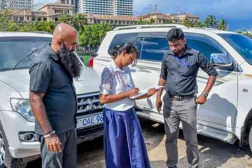 நிறுவன அதிகாரிகளிடம் மீண்டும் கையளிக்கப்பட்ட வாகனங்கள்