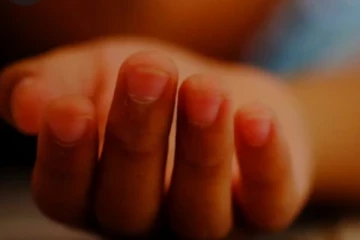 ලංකාවට පැමිණීමට සිටි ලාංකික කාන්තාවක් ජිවිතක්ෂයට..