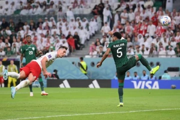 கத்தார் உலகக்கோப்பையில் சவுதியை புரட்டியெடுத்த போலந்து!