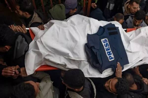 காசாவில் இஸ்ரேல் தாக்குதலில் 3 ஊடகவியலாளர்கள் உட்பட 11 பேர் பலி | 11 People 3 Journalists Killed Israeli Attack Gaza