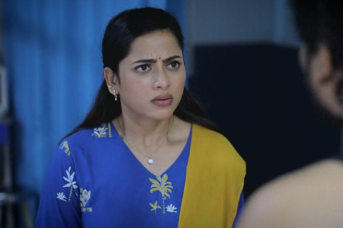 நிலா காலில் விழுந்த சோழன்.. வீட்டுக்கு திரும்பி வந்தாரா நிலா? அய்யனார் துணை சீரியல் | Chozhan Fell On Nila Feet In Ayyanar Thunai