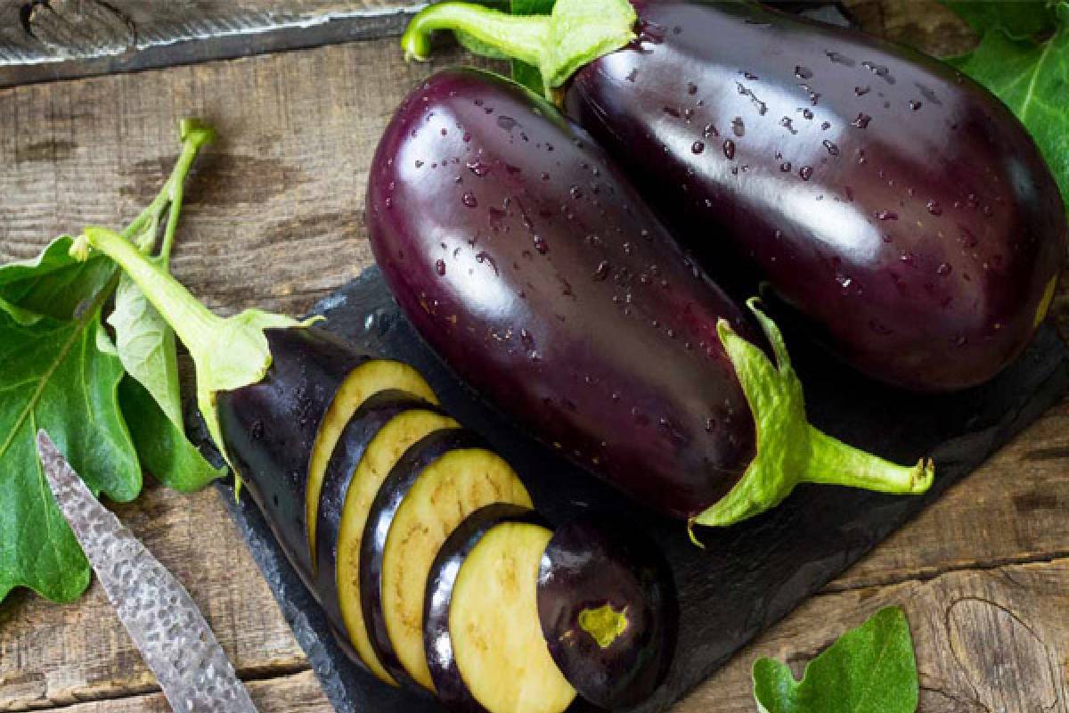 நாவூரும் சுவையில் சுட்ட கத்தரிக்காய் கடையல்... வெறும் பத்தே நிமிடம் போதும்! | Sutta Kathirikai Kadaiyal Recipe In Tamil