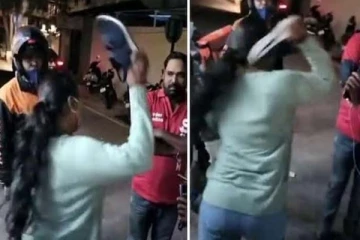 ஷுவைக் கொண்டு சரமாரியாக தாக்கும் பெண்! கையை கட்டி மௌனமாக நிற்கும் Zomoto ஊழியர்