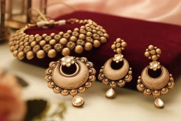 வார முதலிலேயே சரசரவென குறைந்த தங்கம் விலை - எவ்வளவு தெரியுமா?