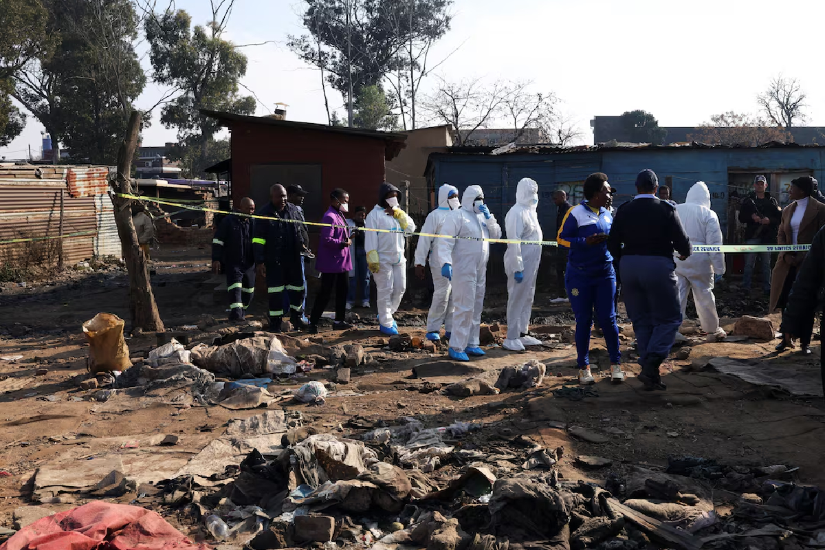 தென் ஆப்ரிக்காவில் துப்பாக்கிச்சூட்டில் 12 பேர் உயிரிழப்பு | 12 Killed In Shooting In South Africa தென் ஆப்ரிக்காவில் துப்பாக்கிச்சூட்டில் 12 பேர் உயிரிழப்பு | 12 Killed In Shooting In South Africa
