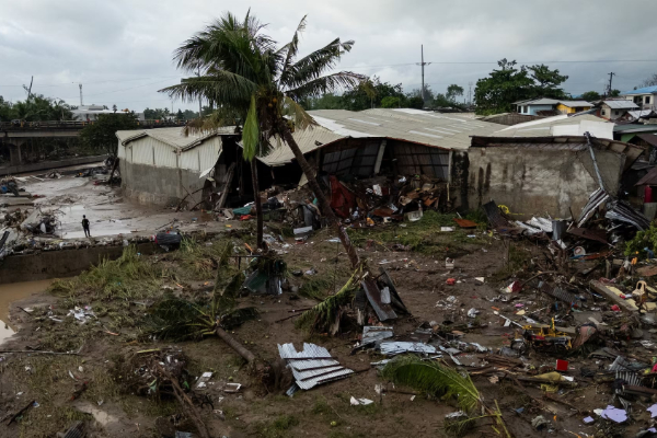 பிலிப்பைன்ஸை புரட்டிப்போட்ட சூறாவளி ; 58 பேர் பலி | Typhoon Hits Philippines 58 Dead பிலிப்பைன்ஸை புரட்டிப்போட்ட சூறாவளி ; 58 பேர் பலி | Typhoon Hits Philippines 58 Dead