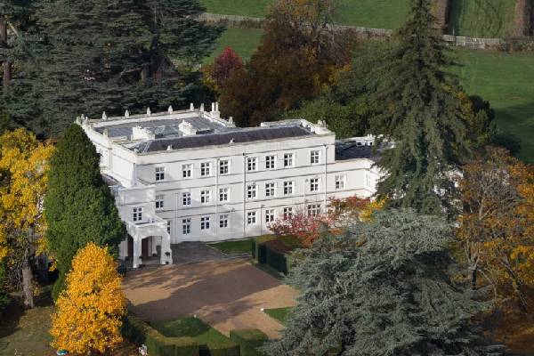 பறிப்போன அரச பதவி, ஆண்ட்ரூ அரண்மனையில் இருந்து வெளியேற்றம் | What Is Former Prince Andrew New Reality