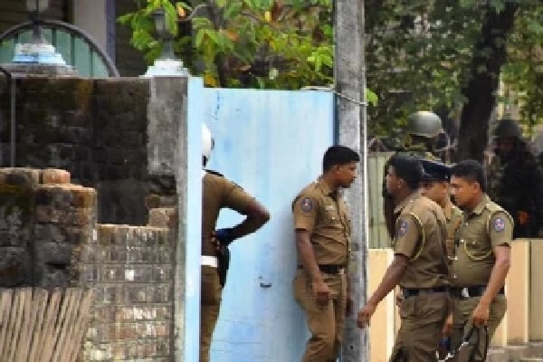 கொழும்பில் பிரபல தமிழ் பாடசாலையில் மூன்று மாணவிகள் கடத்தல் | Three Female Students Abducted In Colombo
