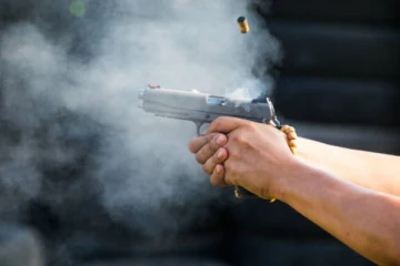 தேங்காய் பறிக்க சென்றவர் மீது துப்பாக்கி சூடு