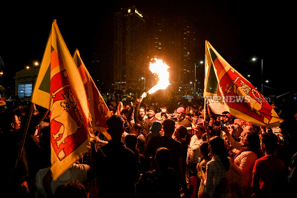 தாக்குதலை இலங்கை மனித உரிமைகள் ஆணைக்குழு வன்மையாக கண்டித்துள்ளது. | The Sri Lankan Human Rights Commission