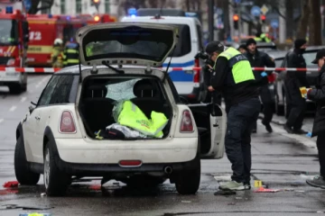 ஜேர்மனியில் மக்கள் கூட்டத்தில் பாய்ந்த கார் ; 30 பேர் காயம்