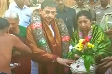 சிதம்பரம் நடராஜர் கோவிலில் தமிழக ஆளுநர் குடும்பத்துடன் சாமி தரிசனம்!