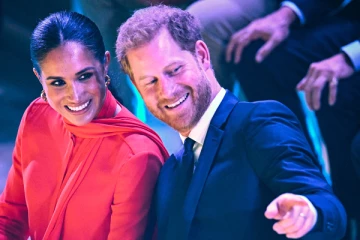 அமெரிக்காவில் புதிய வாழ்க்கையைத் தொடங்க உதவிய PR நிறுவனத்தை கைவிட்ட ஹரி-மேகன் தம்பதி!