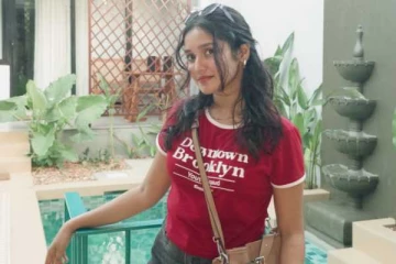 பிகினி ஆடையில் நீச்சல் குளத்தில் ஹாயாக ஒரு போஸ்!! நடிகை அனிகா எடுத்த க்யூட் புகைப்படங்கள்..