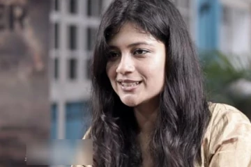 பலபேருடன் உறவில் இருந்து டார்ச்சர் அனுபவித்தேன்!! !! தனுஷ் பட நடிகை ஓப்பன் டாக்